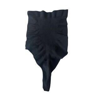 Skims Women's Solid‎ Seamless Sculpt Mid-Waisted Thong Onyx Small / Medium NWOT